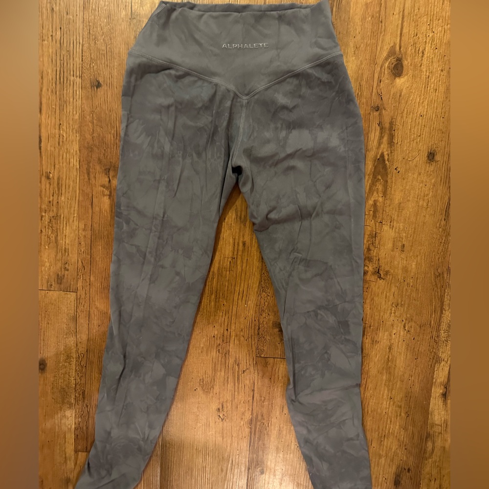 Alphalete purple cloud patterned leggings